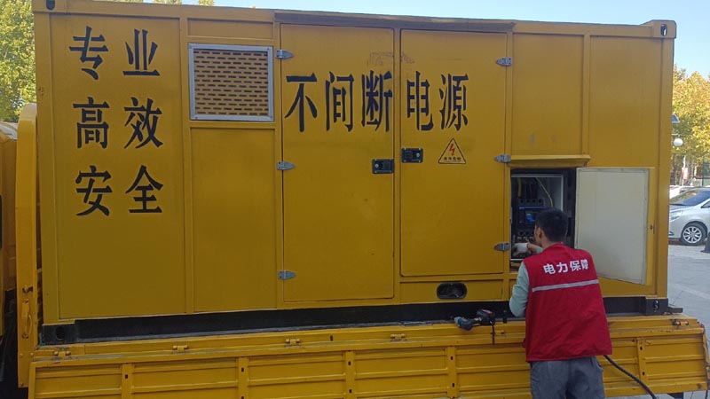 长顺柴油发电机组和UPS电源配合使用时，如何避免切换过程中的电力中断？